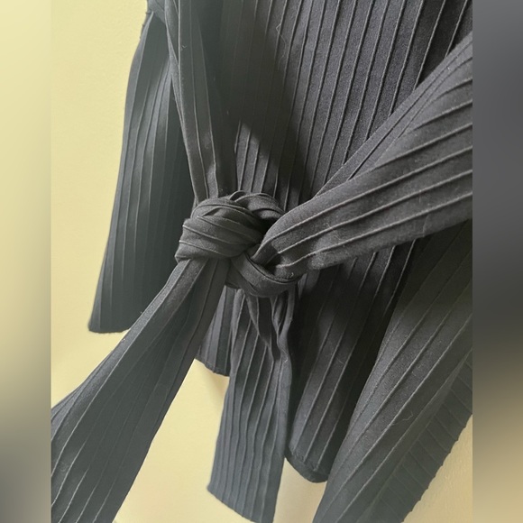 Ann Taylor Navy V-Neck Adjustable Tie Top - Picture 8 of 10